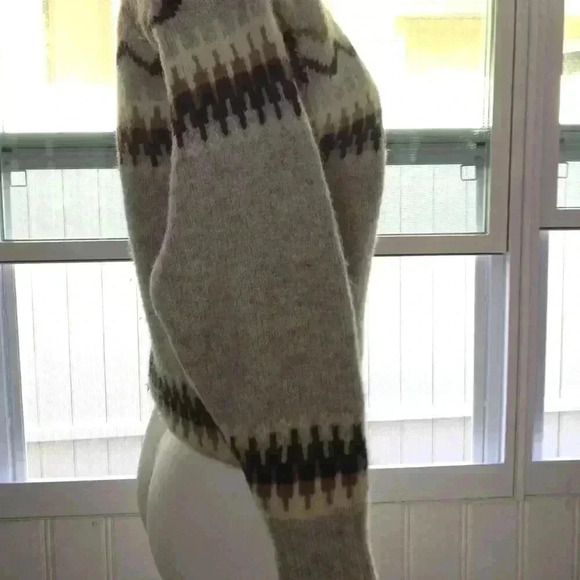 VINTAGE (1984) S Indian Wool Sweater. Comfort and Cozy, Natural Fabric, Alpine - Picture 2 of 3